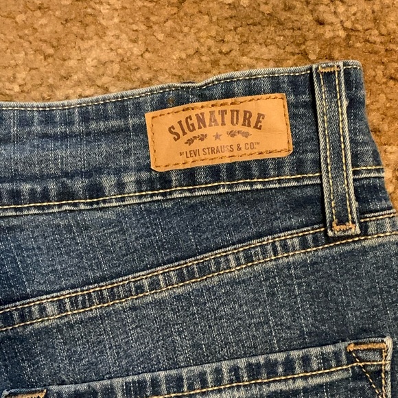 Ladies Brand Levi’s Signature Denim Capris, Size 6 - Picture 3 of 5